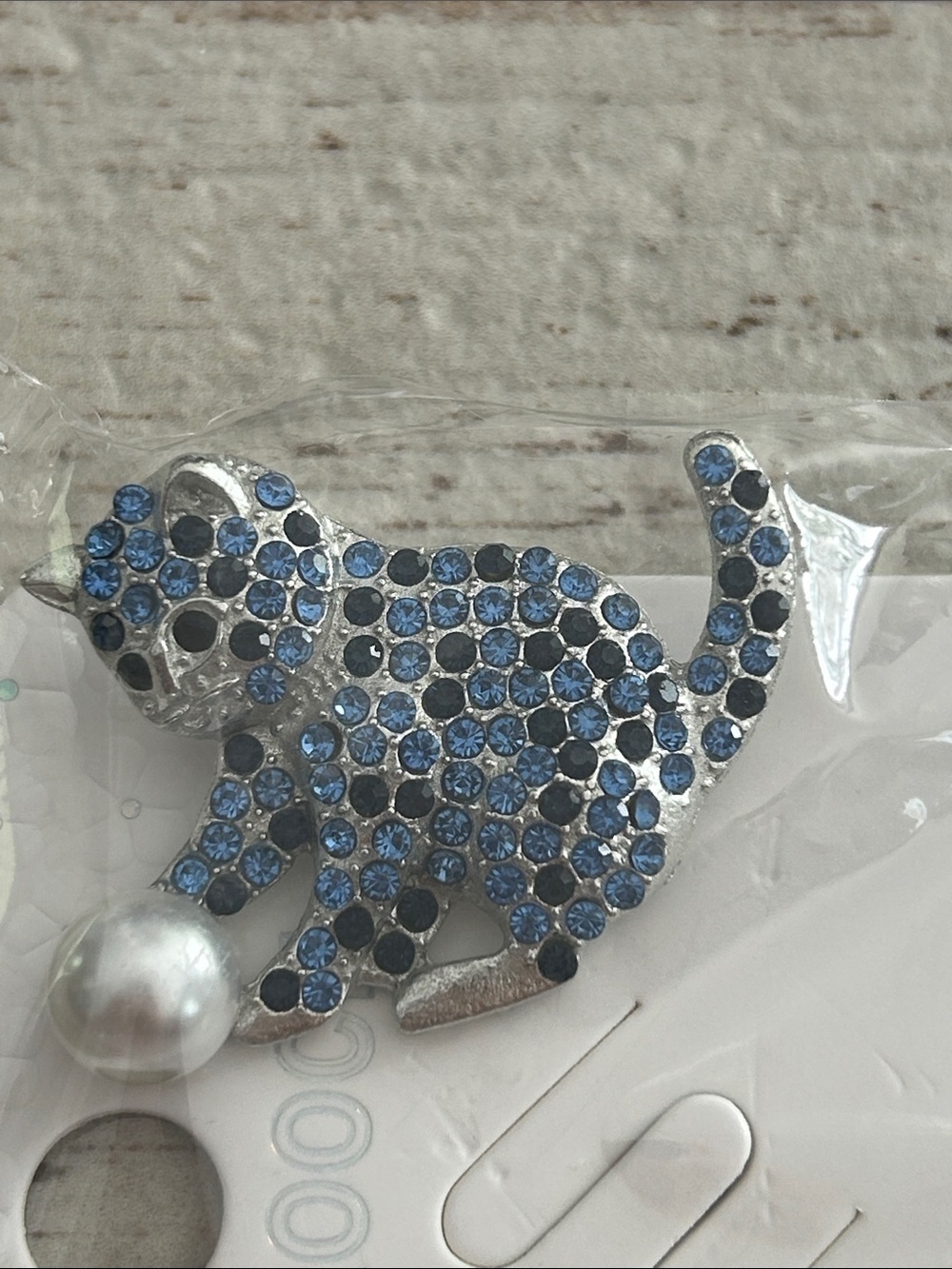 5/$25 Blue Crystal Cat Brooch with Pearl Accent